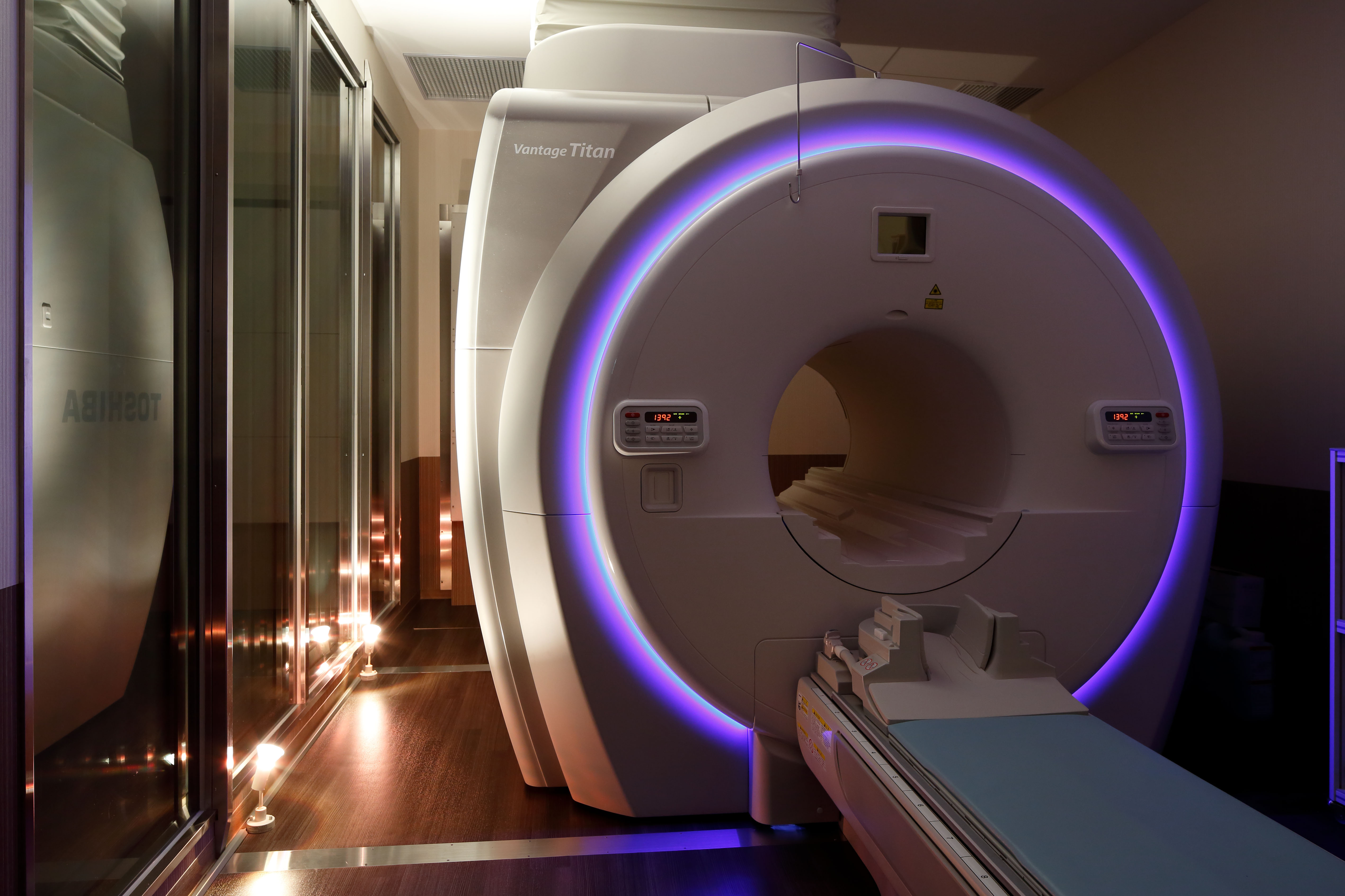 特殊な対策が施されたMRI検査室(電磁波シールドルーム)の例