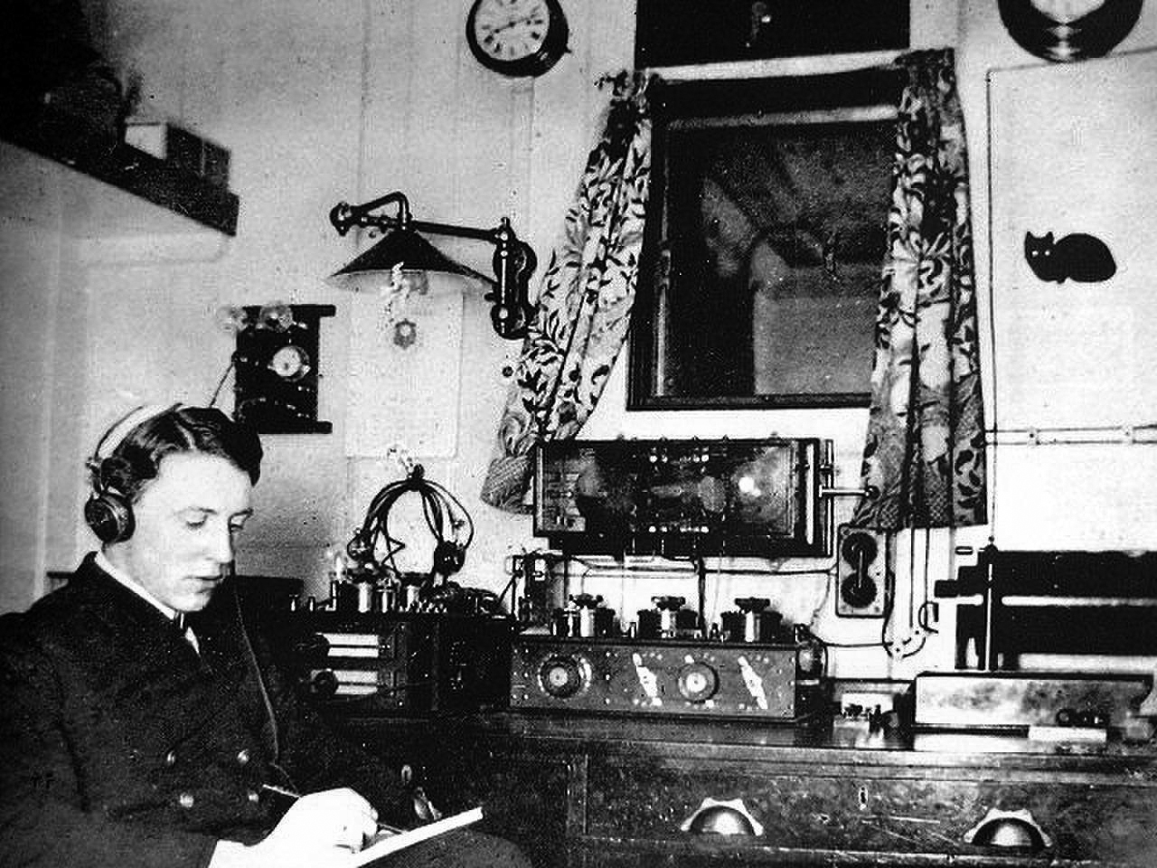 豪華客船オリンピック号の無線室 (1913年)